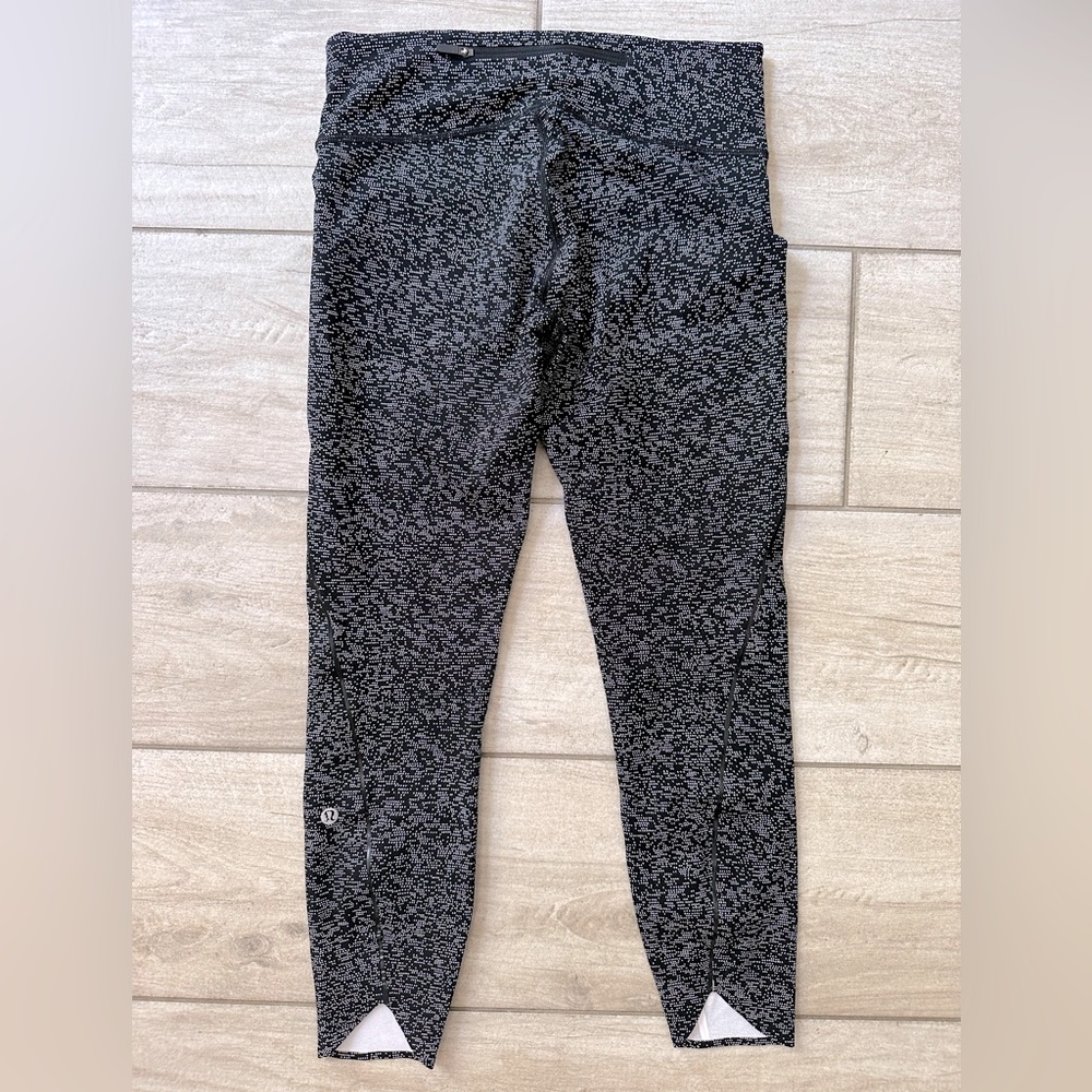 *SOLD*Lululemon Quick Pace 7/8 Cropped Soundwave Alpine Tights Size 6 - Picture 5 of 15